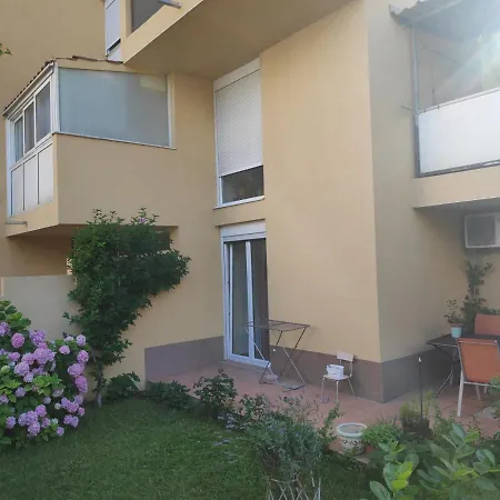 Spacious With Big Garden Near Διαμέρισμα *