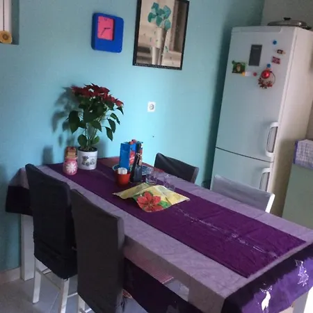 Spacious With Big Garden Near * Σπλιτ