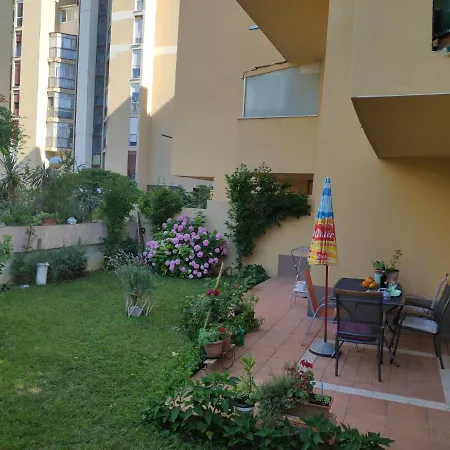 Apartamento Spacious With Big Garden Near