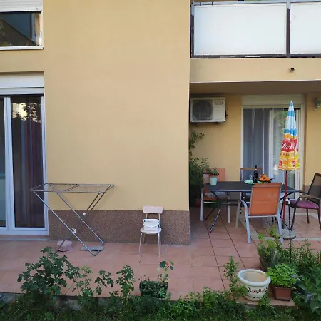 Spacious With Big Garden Near Apartamento Split