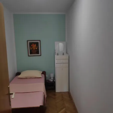 Apartamento Spacious With Big Garden Near