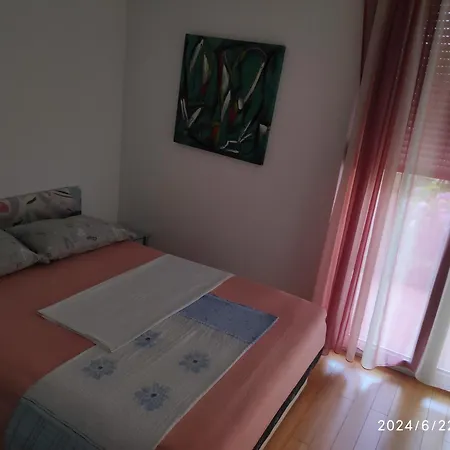 Daire Spacious With Big Garden Near Split